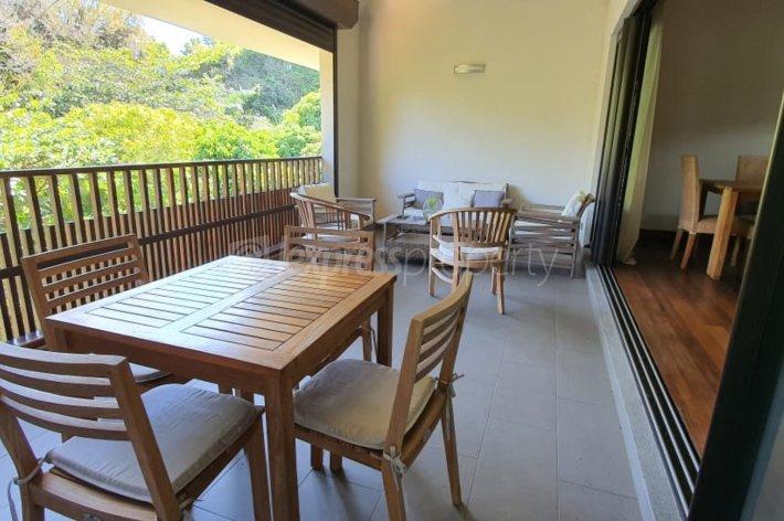A louer –  Charmant appartement meublé et équipé de 170 m2 en bordure de rivière à Moka dans la résidence haut de gamme Le Ravin.