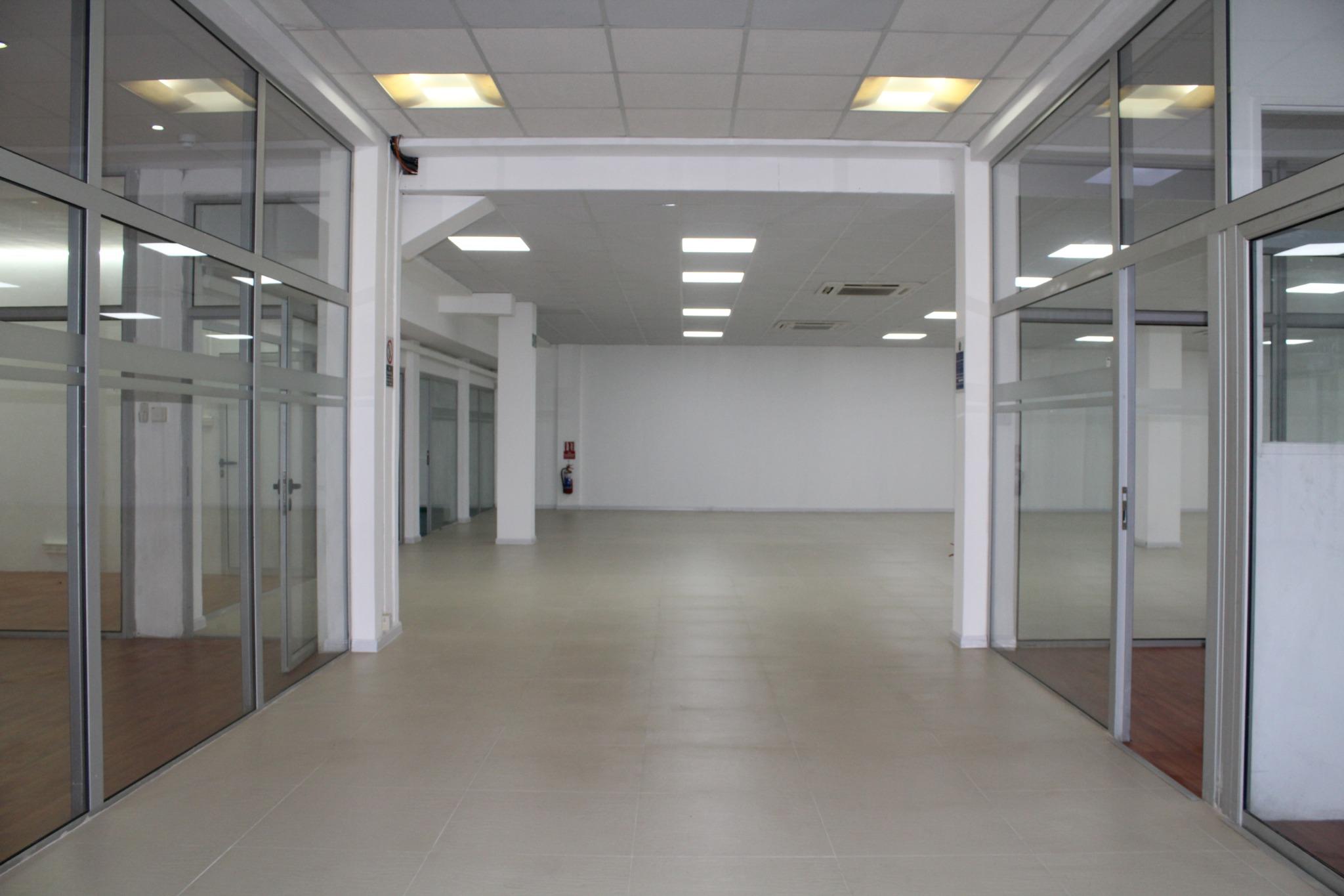 For sale – Unfurnished commercial building of 1420 m2 well located in Phoenix.