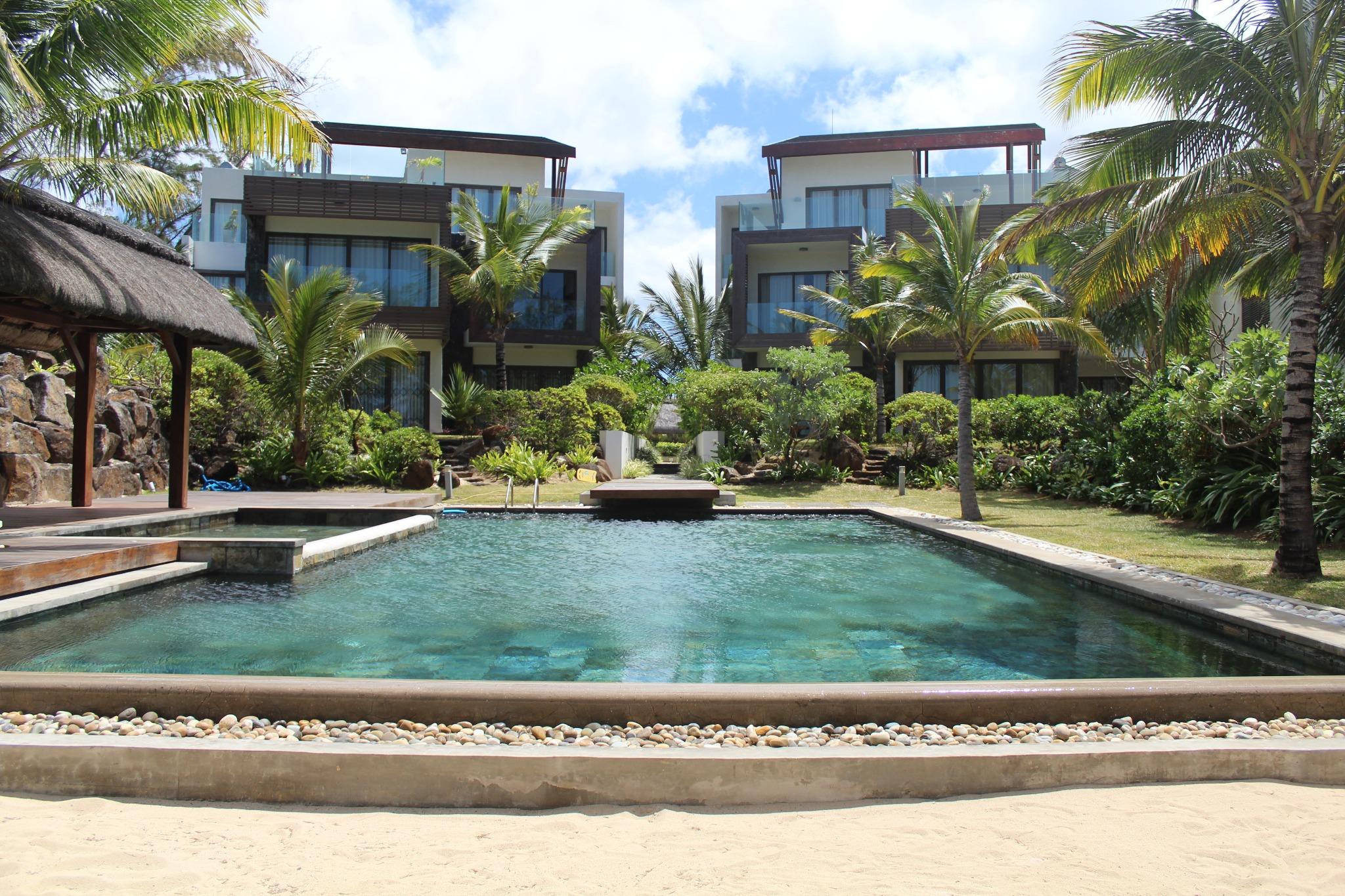 To rent – Magnificent beachfront penthouse in a 24/24 secured residence in Belle Mare