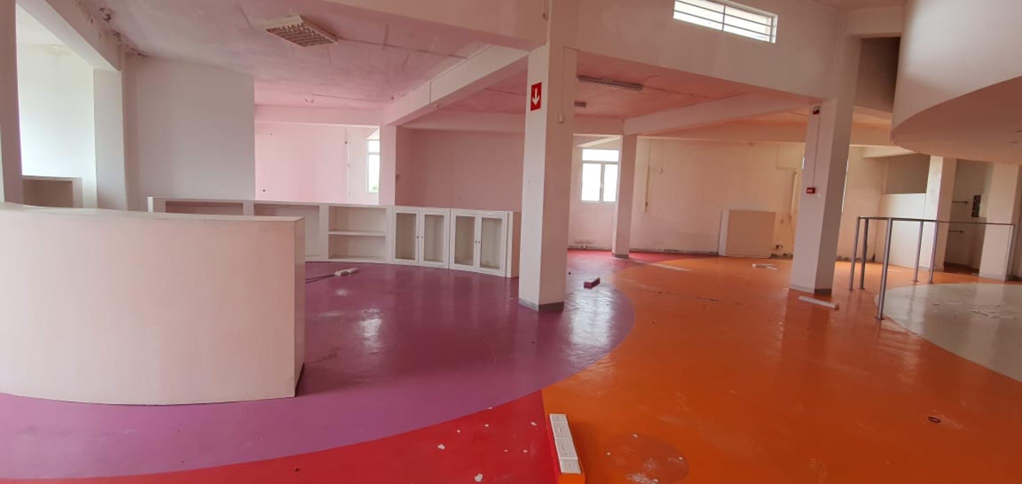 FOR SALE – Unfurnished commercial building on the main road in Mesnil.