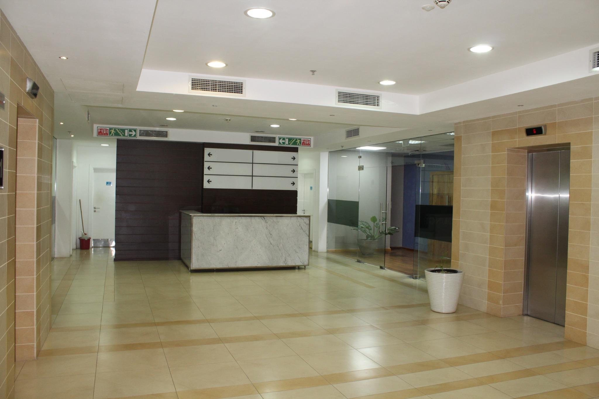 To rent – Furnished office space of 10 M2 situated on 11th Floor in Ebène.