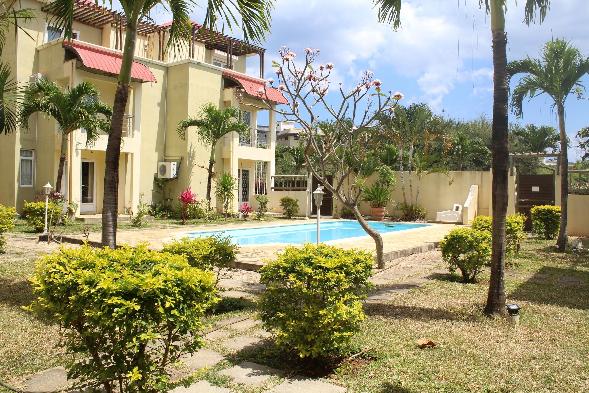 To rent – Furnished and equipped triplex of 130 m2 in Flic en Flac.