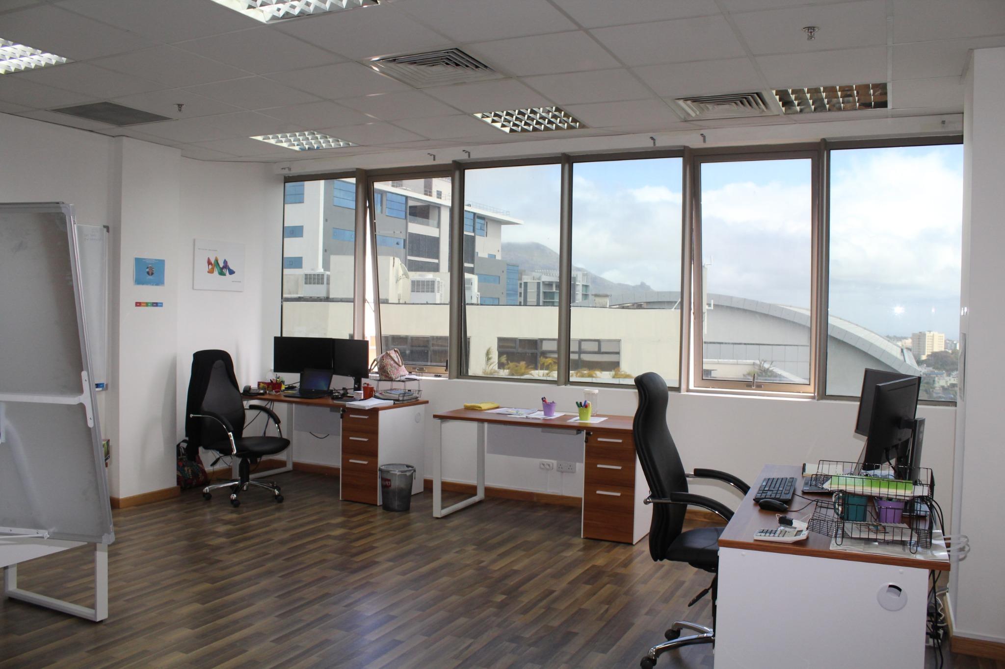 To rent – Furnished office space of 58 M2 situated on 11th Floor in Ebène.