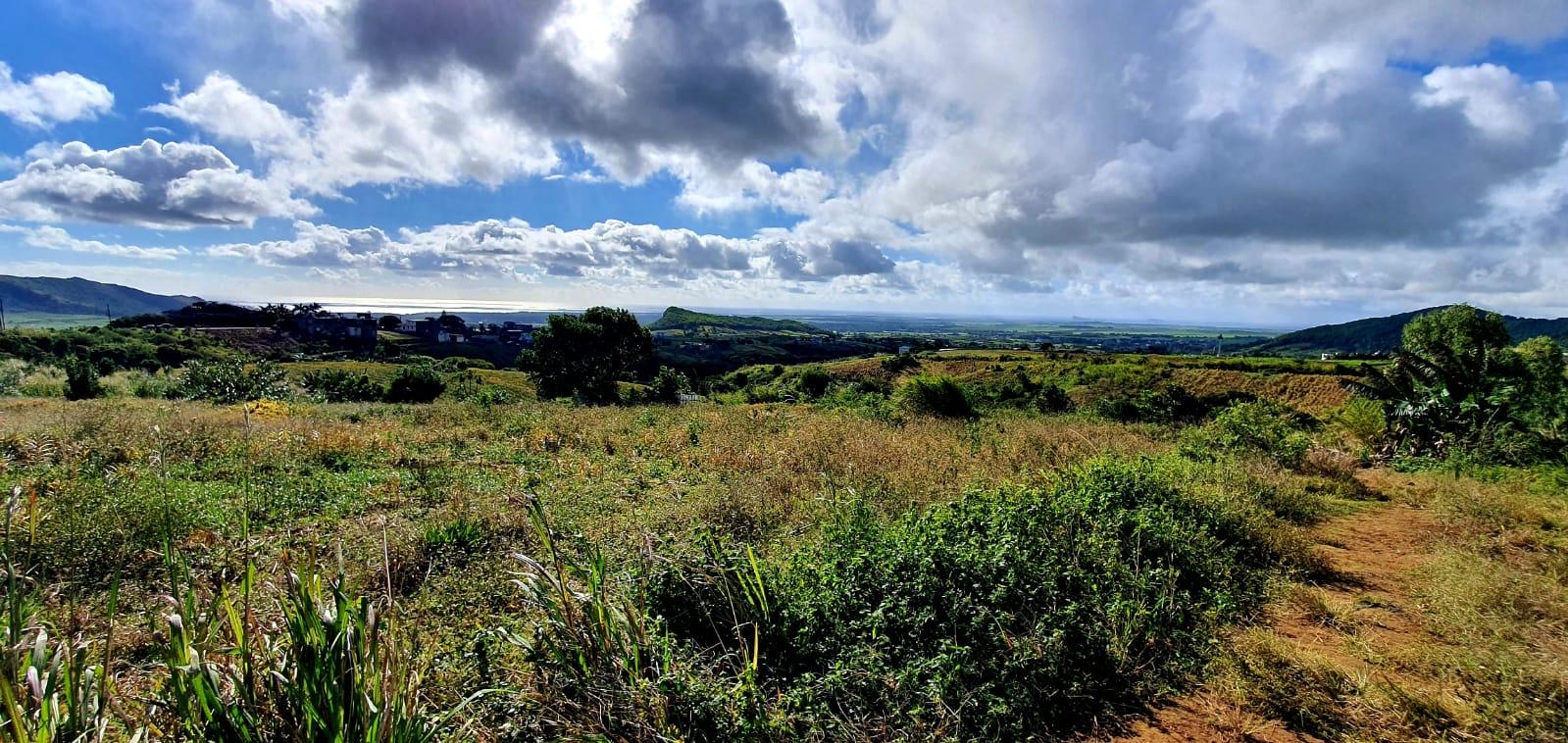 FOR SALE – Agricultural land of 1 acre located at “Les Mariannes” with a beautiful view on the Coin de Mire and the sea. Ideal for an investment or other projects.