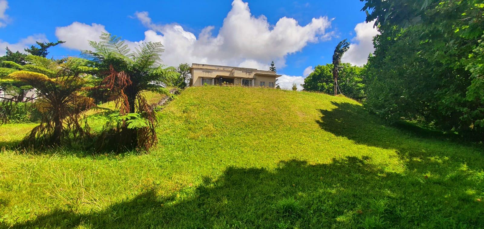 A VENDRE – Terrain de 1 arpent 26 idéalement situé dans un quartier hautement résidentiel à Curepipe.