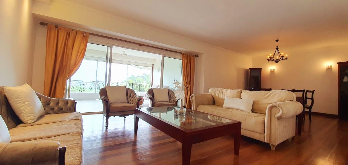 FOR SALE – Elegant and chic apartment (with elevator) furnished and equipped of 226 m2 is located in a high standing residence in Floreal in a prestigious avenue, only a few minutes drive from the shopping mall So’Flo