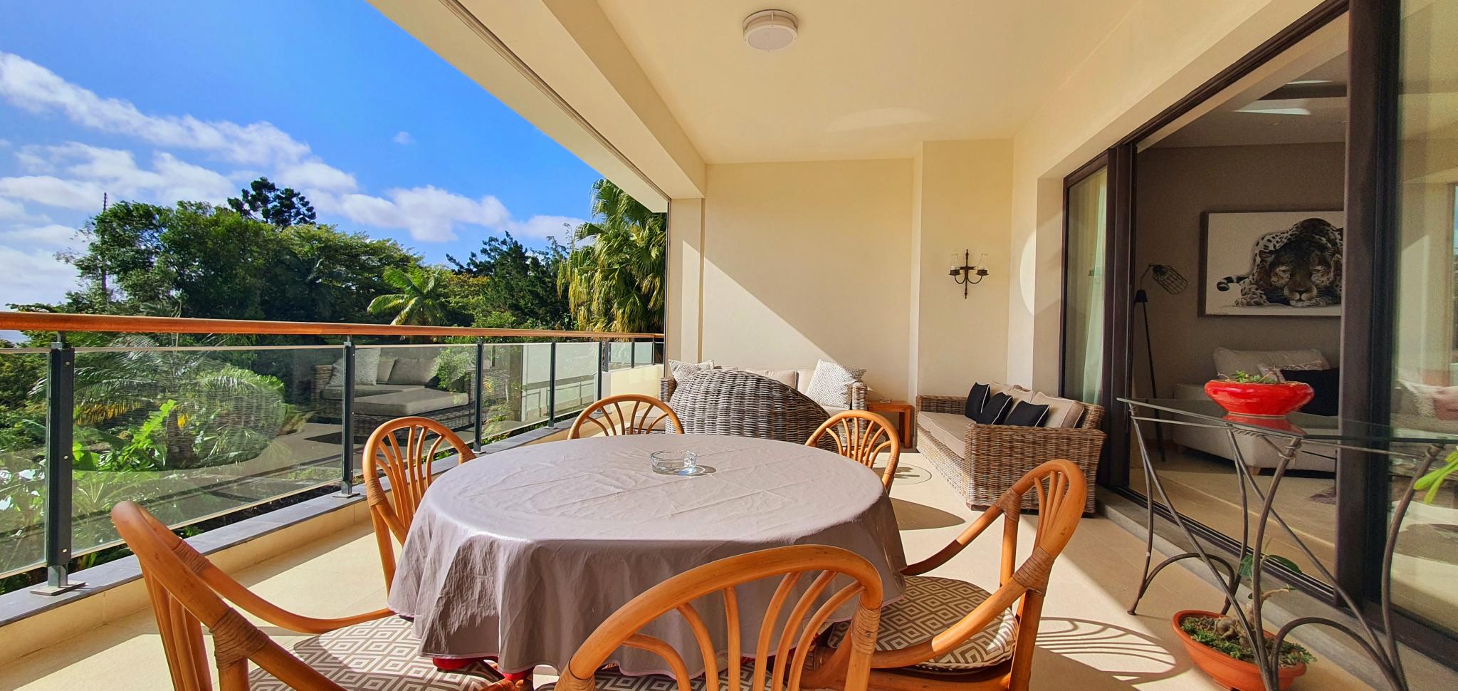 FOR SALE – Magnificent unfurnished apartment of 223 m2 is located in a high-end residence in a prestigious avenue of Floréal