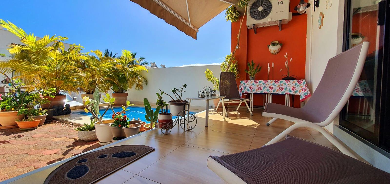 FOR SALE – Charming unfurnished triplex of 138 m2 is located in a quiet residential complex of 9 units in Flic en Flac