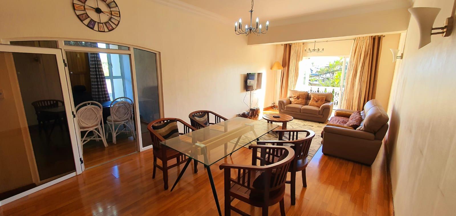TO RENT : Charming apartment (with elevator) of 100 m2 furnished and equipped located in the heart of Curepipe