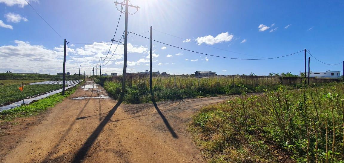 FOR SALE – Agricultural land of 1 acre 12 located in Cottage close to the main road and easily accessible to the highway