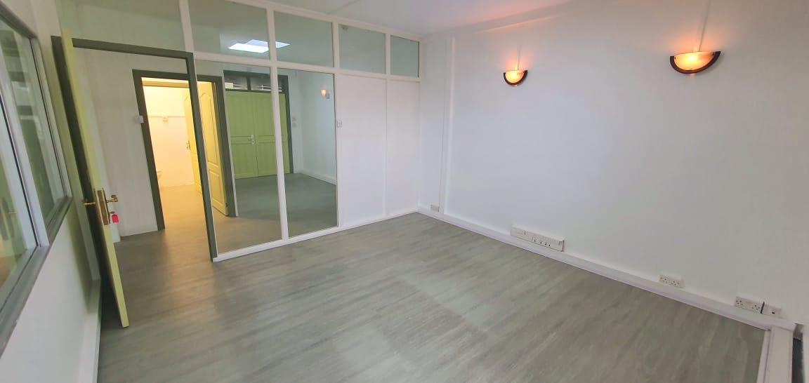 TO RENT – Unfurnished office of 29 m2 (with elevators) located in Port Louis