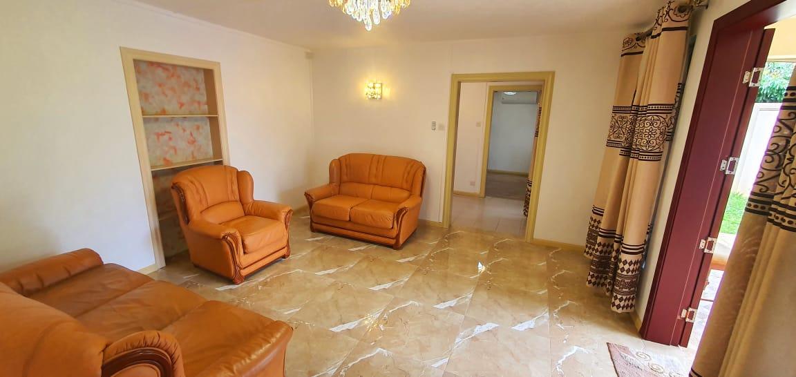 A LOUER – Maison semi-meublée de 200 m2 sur un terrain de 130 toises située proche de toutes commodités à Quatre Bornes