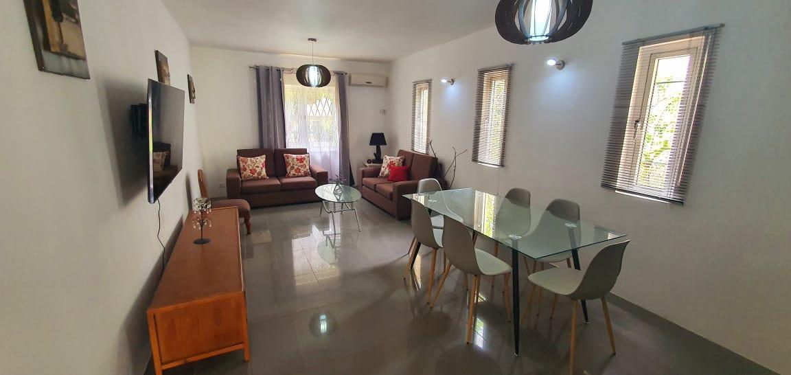 A VENDRE – charmante maison meublée et équipée de 153 m2 sur un terrain de 105 toises située dans un quartier hautement résidentiel à Ebène