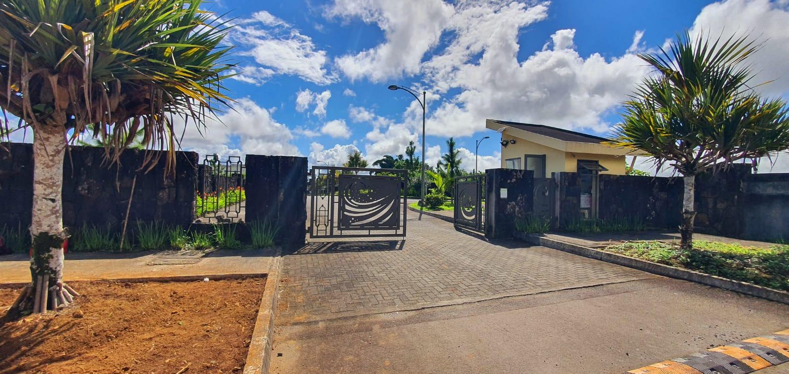 FOR SALE – Beautiful residential land along the river of 414 toises located in the gated community of Aurea, in the center of the island in Highlands