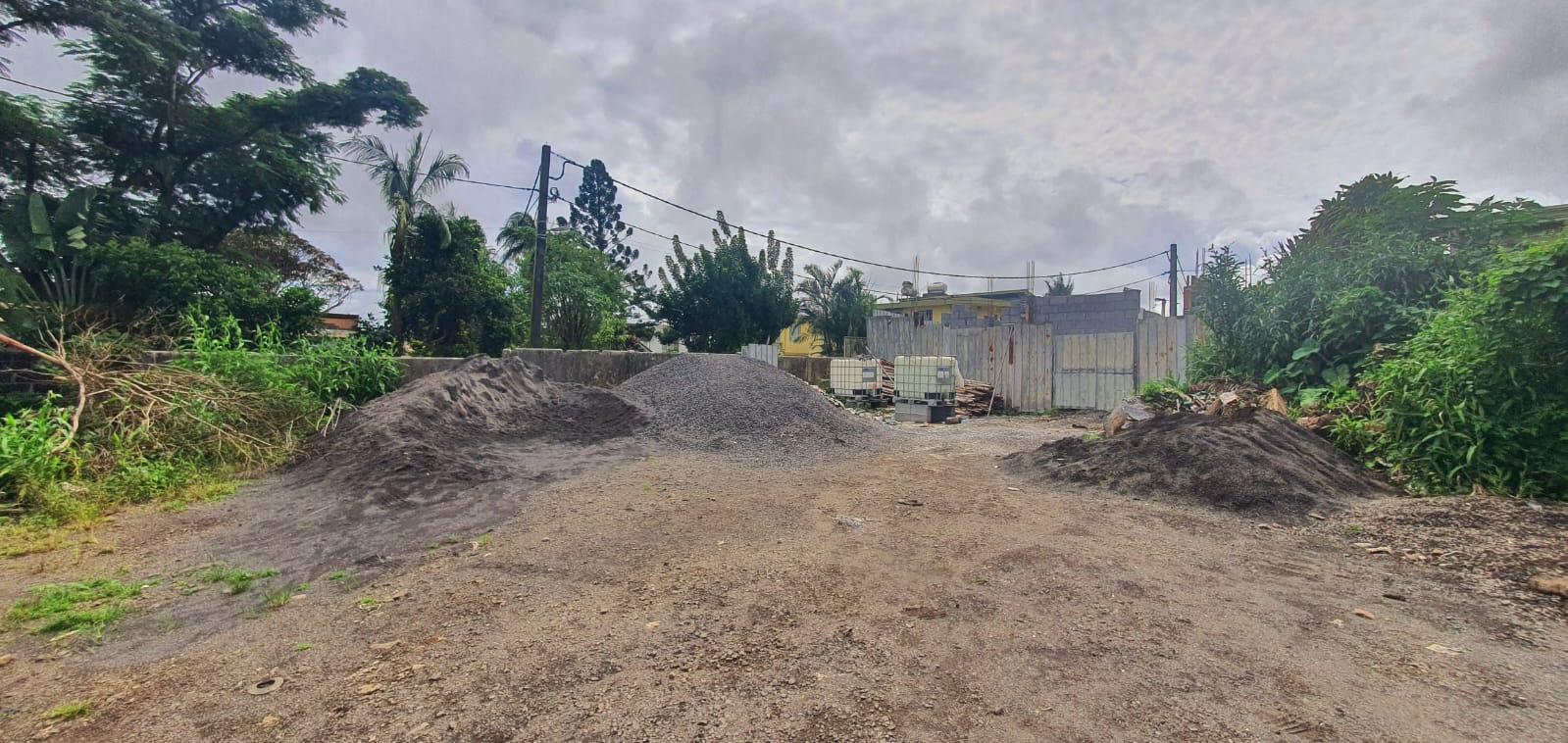 FOR SALE – Plot of 128 toises well located in the city center of Curepipe