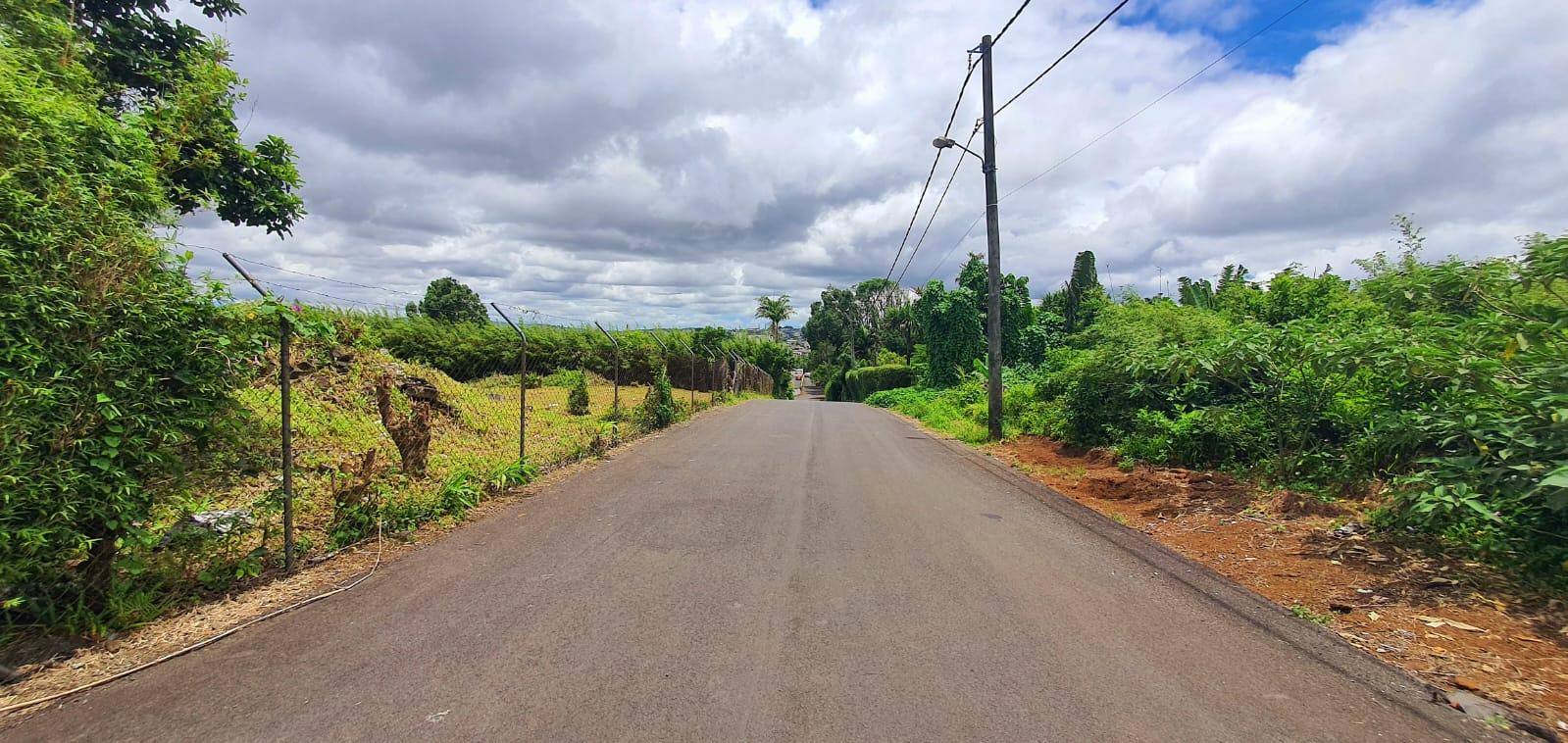 FOR SALE – This beautiful plot of land of 1 acre is strategically located in Floreal