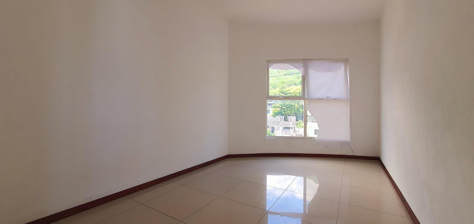 FOR SALE This beautiful spacious unfurnished apartment of 207 m2 with