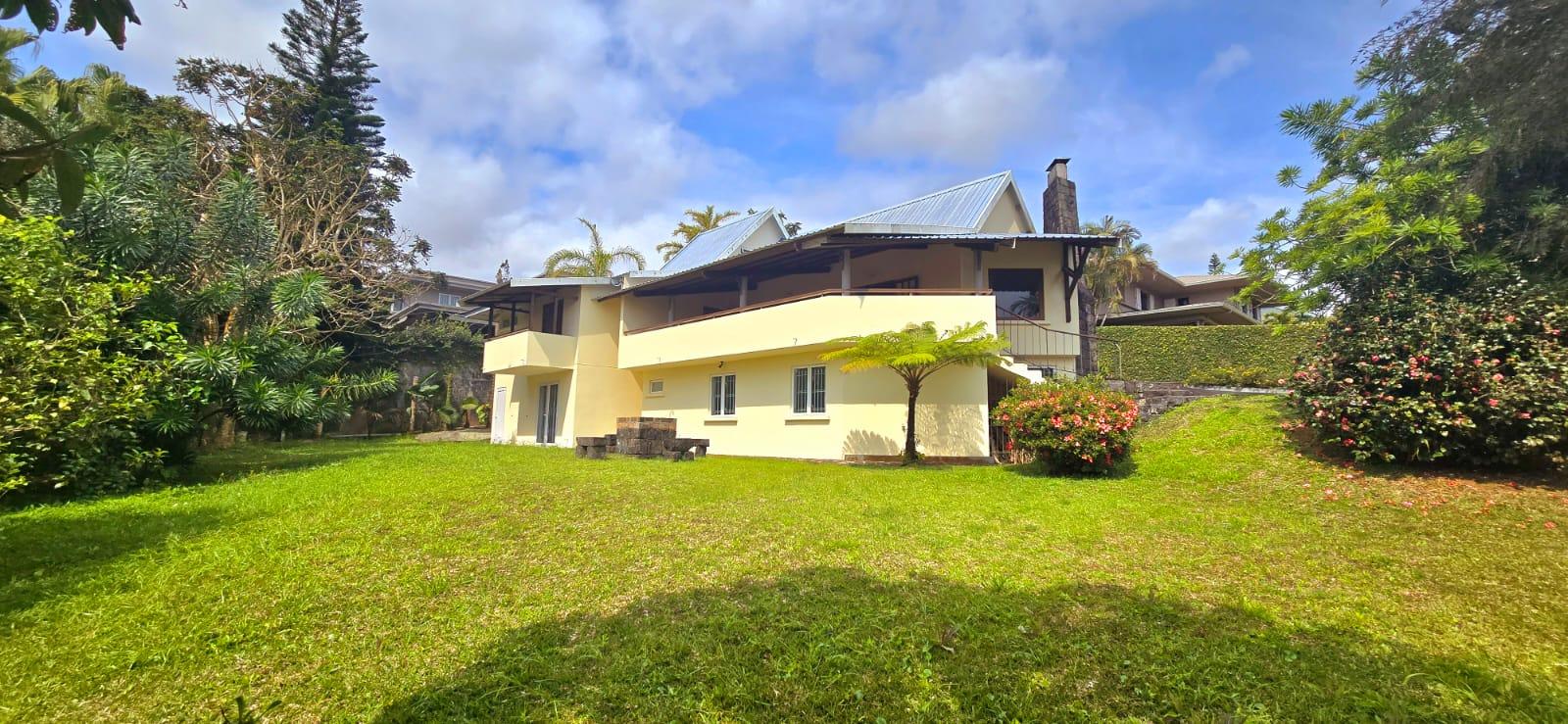 A VENDRE – Belle maison non meublée de 371 m2 sur un terrain de 286 toises à Floréal