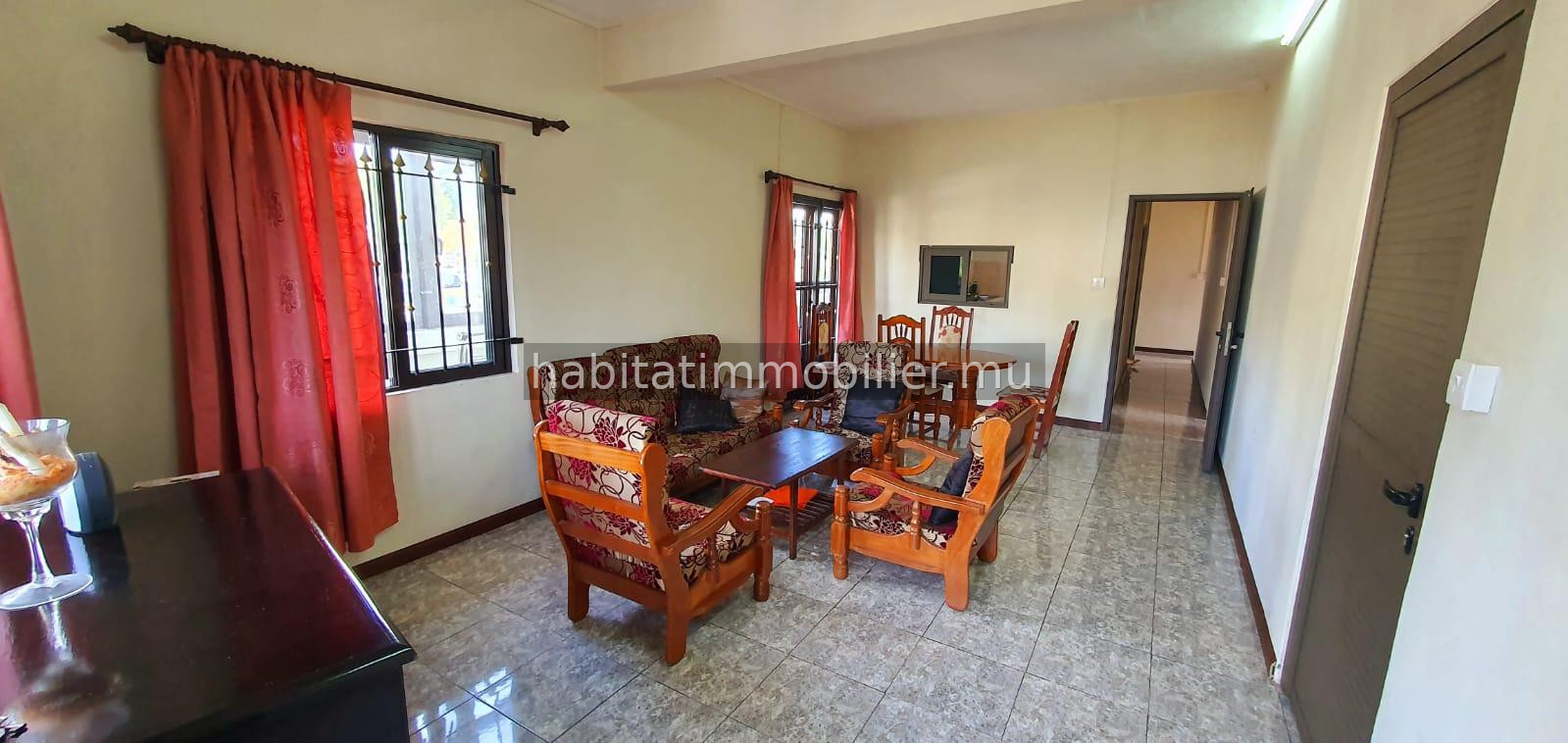 FOR SALE – Residential complex of 400 m2 on a plot of land of 54 toises located on the main road in Eau Coulée
